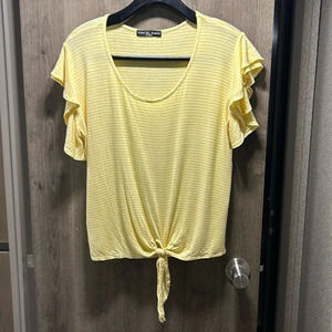 KIM & CAMI Women’s Striped Tie‎ Front Flutter Sleeve Tee. Size Medium